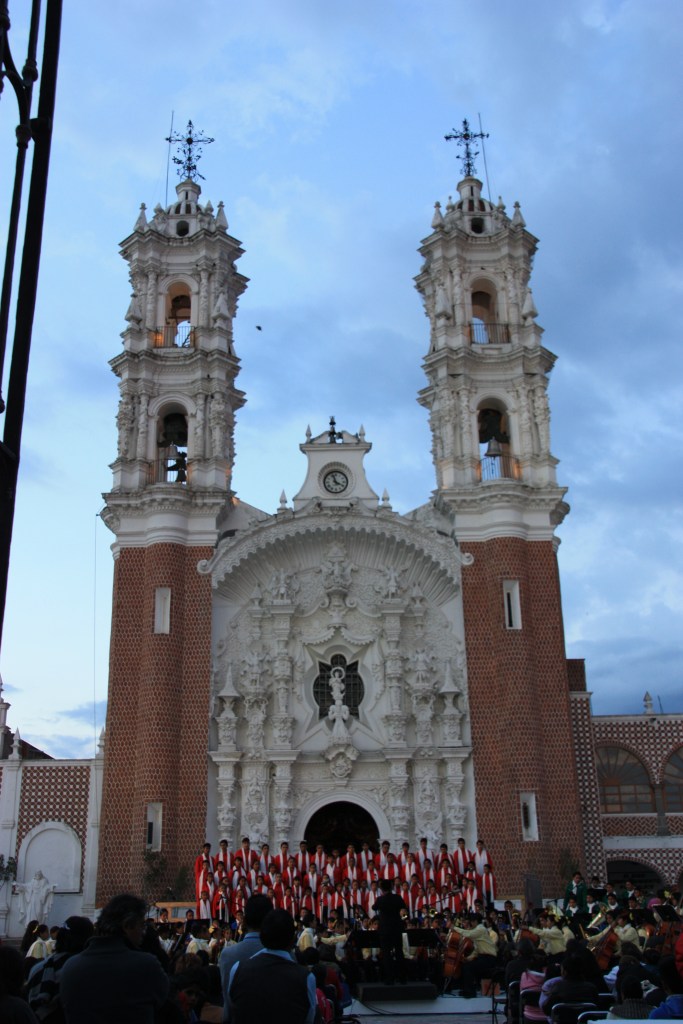 Basilica de Ocotlan (with Christmas choir outside)