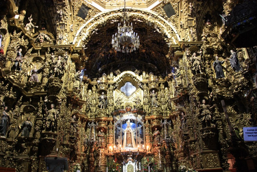 inside the Basilica de Ocotlan. WOW. so much gold! 